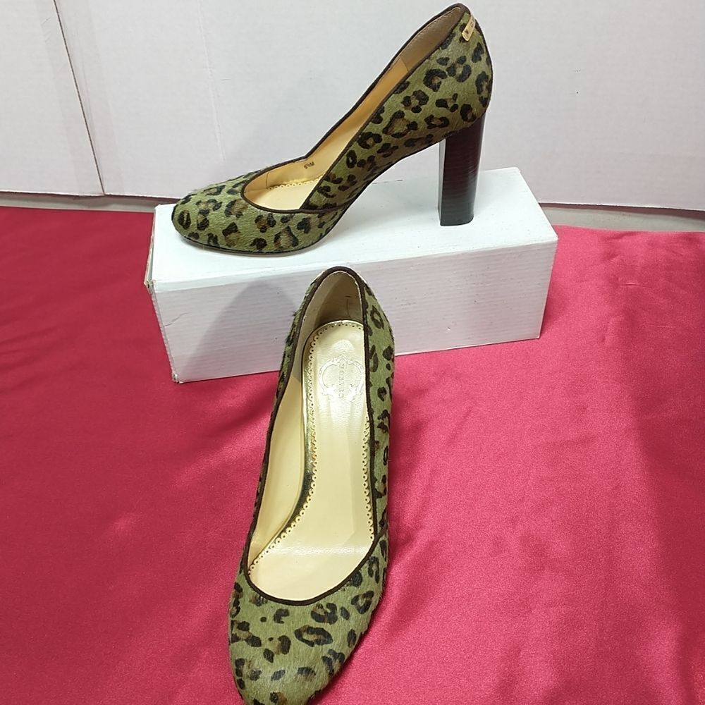 C Wonder Women's SZ 6.5M Green And Brown Animal Print Pumps .
